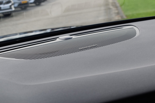 Volvo V60 T6 AWD 350PK Plug-in Hybrid Plus Dark | Lighting | 360 Camera | Harman/Kardon | 19"LMV | Leder | Stuurverwarming