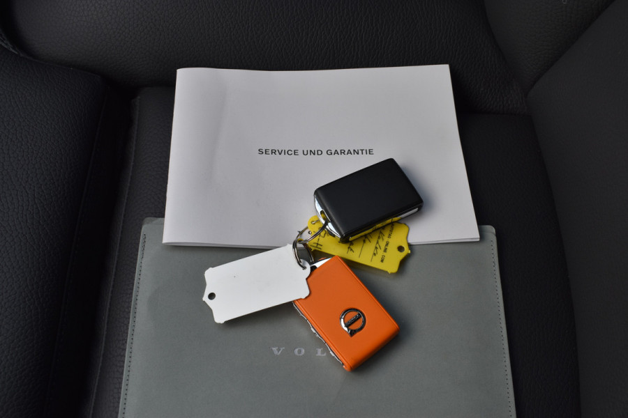 Volvo V60 T6 AWD 350PK Plug-in Hybrid Plus Dark | Lighting | 360 Camera | Harman/Kardon | 19"LMV | Leder | Stuurverwarming