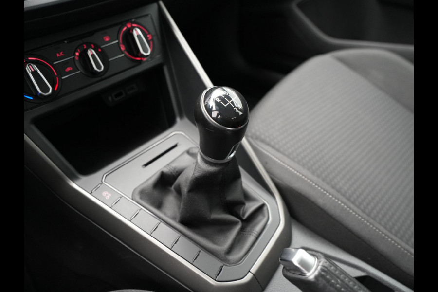 Volkswagen Polo 1.0 TSI 95pk Comfortline Business Navigatie Acc Carplay Dab 30 Volkswagen Polo 1.0 TSI 95pk Comfortline Business Navigatie Acc Carplay Dab 30