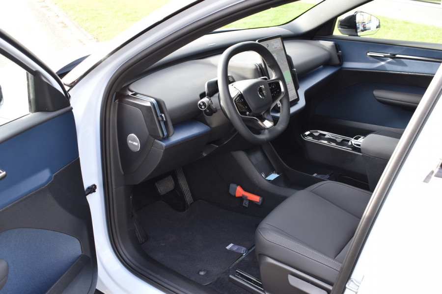 Volvo EX30 Extended Range 272PK Plus 69 kWh Trekhaak | H&K | ACC | Blis | Stoelverwarming | Camera Volvo EX30 Extended Range 272PK Plus 69 kWh Trekhaak | H&K | ACC | Blis | Stoelverwarming | Camera