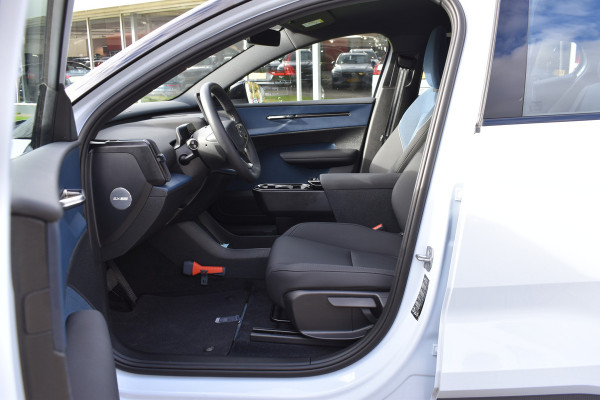 Volvo EX30 Extended Range 272PK Plus 69 kWh Trekhaak | H&K | ACC | Blis | Stoelverwarming | Camera Volvo EX30 Extended Range 272PK Plus 69 kWh Trekhaak | H&K | ACC | Blis | Stoelverwarming | Camera