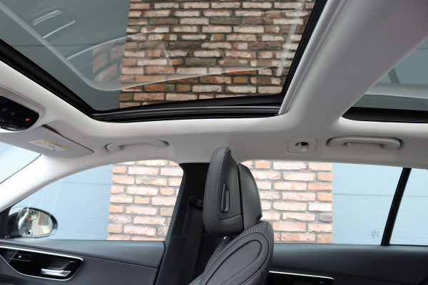 Mercedes-Benz C-Klasse Estate 300 e Luxury Line | Panoramadak | Camera | Cruise Control | Sfeerverlichting | Dodehoekassistent | High Perf. LED | Apple Carplay/Android Auto | Stoelverwarming | Mercedes-Benz C-Klasse Estate 300 e Luxury Line | Panoramadak | Camera | Cruise Control | Sfeerverlichting | Dodehoekassistent | High Perf. LED | Apple Carplay/Android Auto | Stoelverwarming |