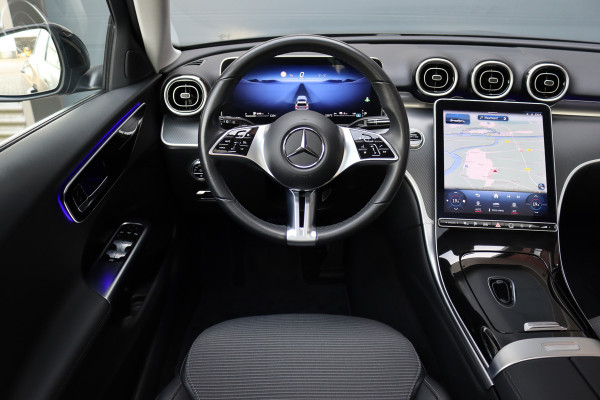Mercedes-Benz C-Klasse Estate 300 e Luxury Line | Panoramadak | Camera | Cruise Control | Sfeerverlichting | Dodehoekassistent | High Perf. LED | Apple Carplay/Android Auto | Stoelverwarming | Mercedes-Benz C-Klasse Estate 300 e Luxury Line | Panoramadak | Camera | Cruise Control | Sfeerverlichting | Dodehoekassistent | High Perf. LED | Apple Carplay/Android Auto | Stoelverwarming |