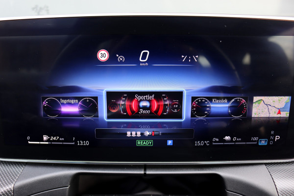 Mercedes-Benz C-Klasse Estate 300 e Luxury Line | Panoramadak | Camera | Cruise Control | Sfeerverlichting | Dodehoekassistent | High Perf. LED | Apple Carplay/Android Auto | Stoelverwarming | Mercedes-Benz C-Klasse Estate 300 e Luxury Line | Panoramadak | Camera | Cruise Control | Sfeerverlichting | Dodehoekassistent | High Perf. LED | Apple Carplay/Android Auto | Stoelverwarming |