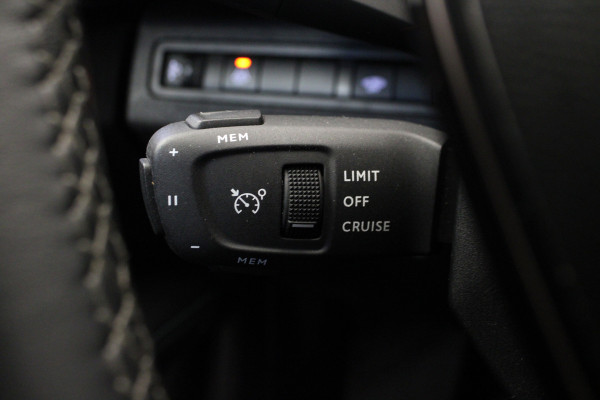 Peugeot 5008 1.2 PureTech Allure |Stoelverwarming|Navi| Peugeot 5008 1.2 PureTech Allure |Stoelverwarming|Navi|