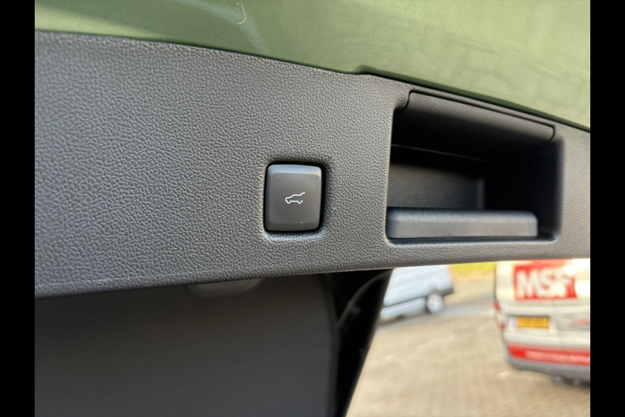 Ford Kuga 2.5 FHEV Active X | 190pk | Driver Assistance Pack | Technology Pack | Winterpack | Panoramadak | All Weather Banden | Geen stekker nodig Ford Kuga 2.5 FHEV Active X | 190pk | Driver Assistance Pack | Technology Pack | Winterpack | Panoramadak | All Weather Banden | Geen stekker nodig