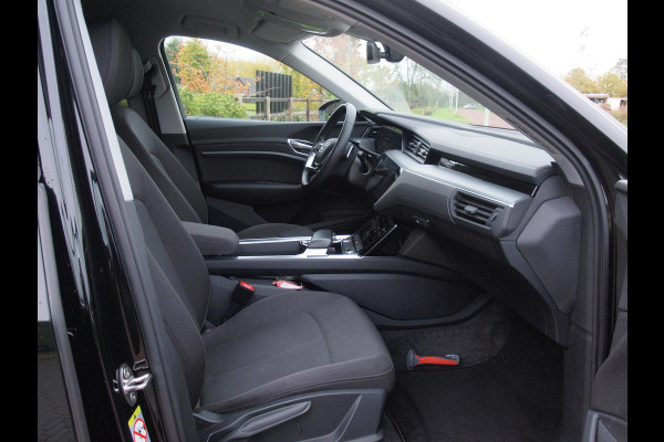 Audi e-tron Sportback 55 quattro edition 95 kWh | DAB | Black Optic | Parkeersensoren | NL-Auto |