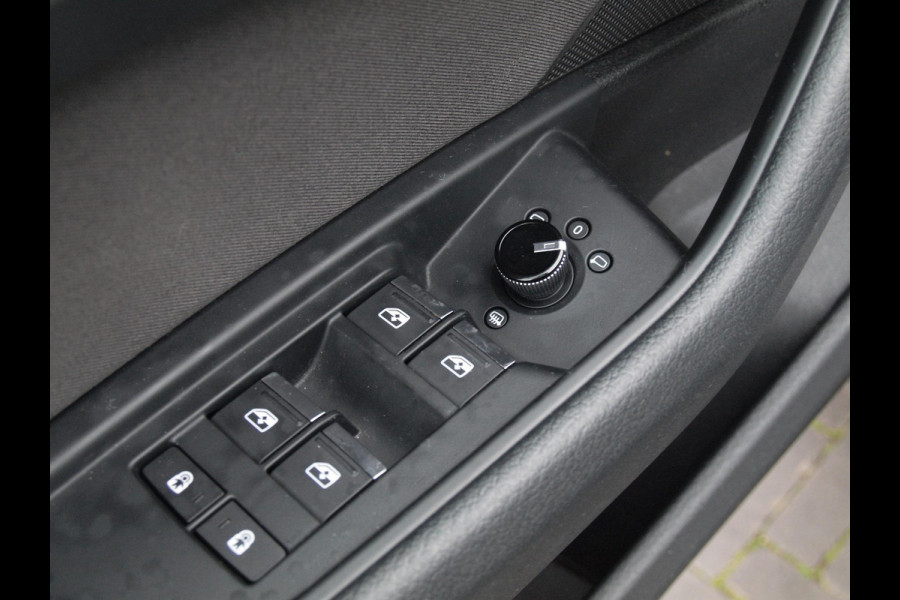 Audi e-tron Sportback 55 quattro edition 95 kWh | DAB | Black Optic | Parkeersensoren | NL-Auto |