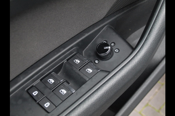 Audi e-tron Sportback 55 quattro edition 95 kWh | DAB | Black Optic | Parkeersensoren | NL-Auto |