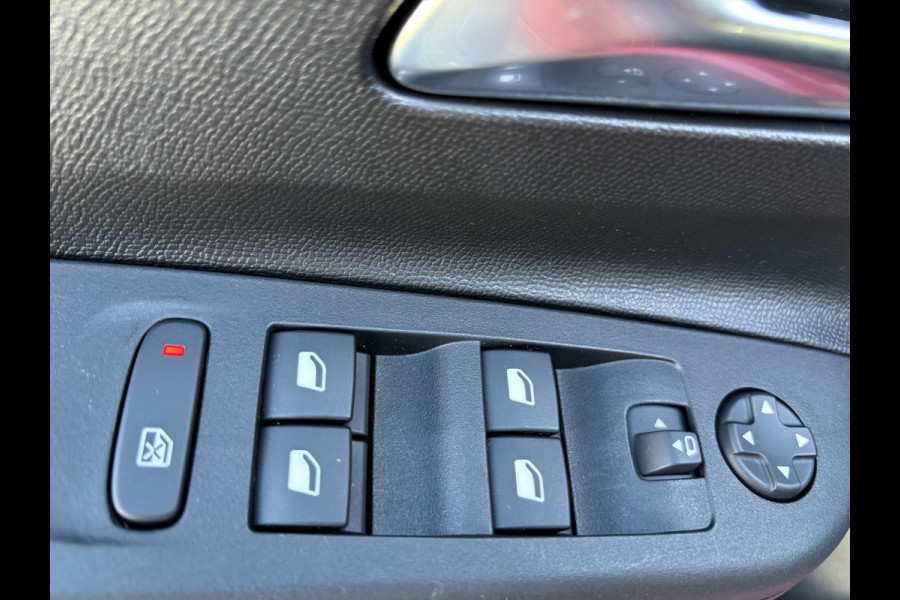 Opel CORSA-E Elegance 50 kWh | Camera | Parkeersensoren voor en achter | Opel CORSA-E Elegance 50 kWh | Camera | Parkeersensoren voor en achter |