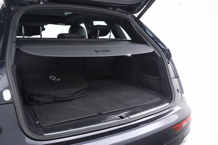 Audi Q5 55 TFSI e quattro Competition S-line B+B, Virtual, Panorama, Etc. Audi Q5 55 TFSI e quattro Competition S-line B+B, Virtual, Panorama, Etc.