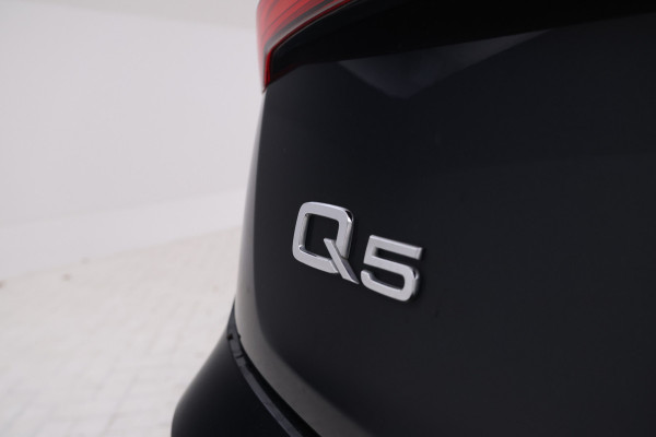 Audi Q5 55 TFSI e quattro Competition S-line B+B, Virtual, Panorama, Etc. Audi Q5 55 TFSI e quattro Competition S-line B+B, Virtual, Panorama, Etc.