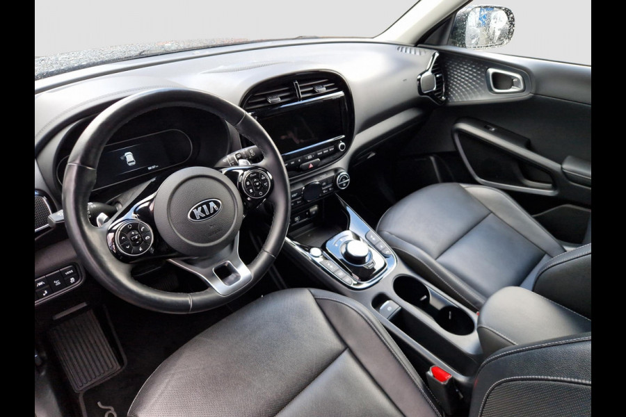 Kia e-Soul ExecutiveLine 64 kWh | Stoelventilatie | Climate | Camera | PDC | Dodehoek | HUD | 3 Fase Kia e-Soul ExecutiveLine 64 kWh | Stoelventilatie | Climate | Camera | PDC | Dodehoek | HUD | 3 Fase