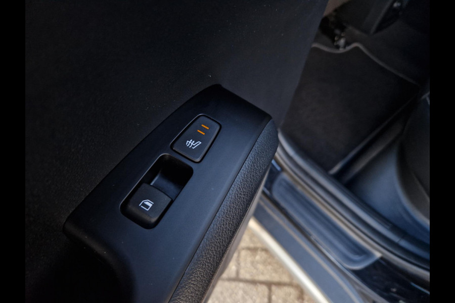 Kia e-Soul ExecutiveLine 64 kWh | Stoelventilatie | Climate | Camera | PDC | Dodehoek | HUD | 3 Fase Kia e-Soul ExecutiveLine 64 kWh | Stoelventilatie | Climate | Camera | PDC | Dodehoek | HUD | 3 Fase