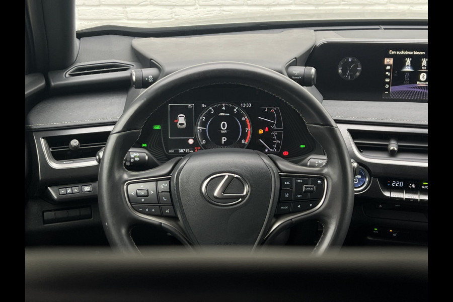 Lexus UX 250h Style+ Edition | Leder | Camera | Carplay | 18 inch | Dodehoek