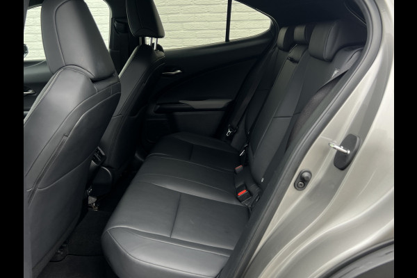 Lexus UX 250h Style+ Edition | Leder | Camera | Carplay | 18 inch | Dodehoek