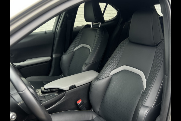 Lexus UX 250h Style+ Edition | Leder | Camera | Carplay | 18 inch | Dodehoek