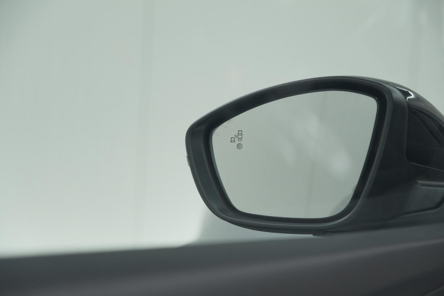 Peugeot 2008 Hybrid 136 e-DCS6 Allure | 360 Camera | Adaptieve Cruise Control | Dodehoekdetectie | Navigatie