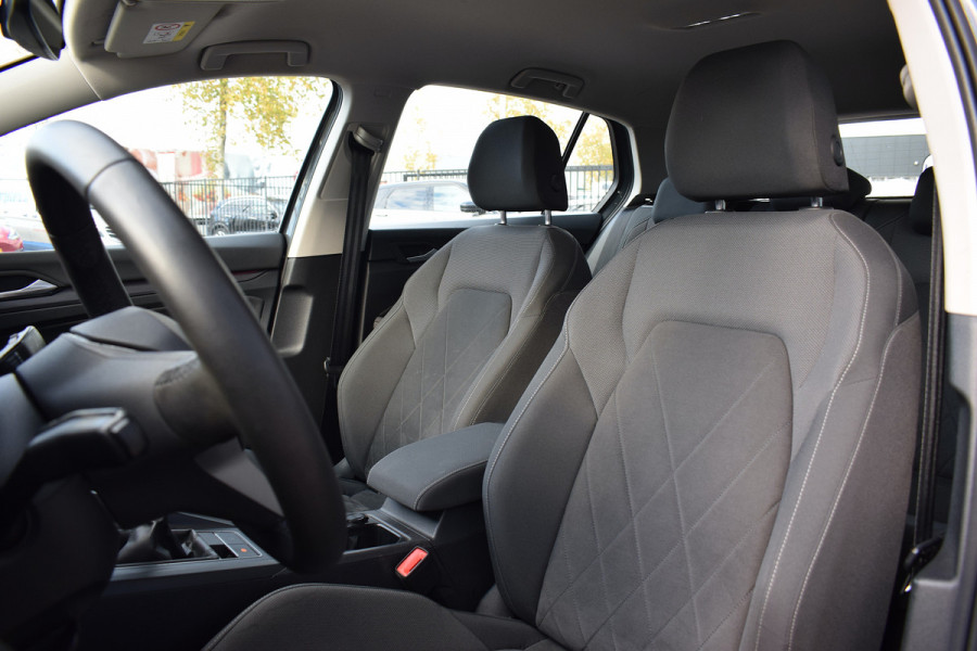 Volkswagen Golf 1.5 TSI Highline Style | Apple CarPlay | Sportstoelen | Stoelverw. | ACC