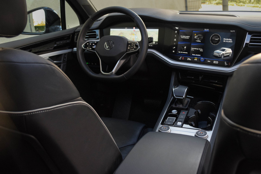 Volkswagen Touareg 3.0 TSI eHybrid 4MOTION / R-Line/ Head-Up Display/ Standkachel/ Luchtvering/ Panoramadak/ Trekhaak/ 250kW (381PK) Volkswagen Touareg 3.0 TSI eHybrid 4MOTION / R-Line/ Head-Up Display/ Standkachel/ Luchtvering/ Panoramadak/ Trekhaak/ 250kW (381PK)