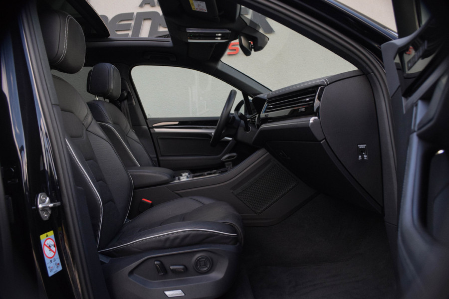 Volkswagen Touareg 3.0 TSI eHybrid 4MOTION / R-Line/ Head-Up Display/ Standkachel/ Luchtvering/ Panoramadak/ Trekhaak/ 250kW (381PK) Volkswagen Touareg 3.0 TSI eHybrid 4MOTION / R-Line/ Head-Up Display/ Standkachel/ Luchtvering/ Panoramadak/ Trekhaak/ 250kW (381PK)