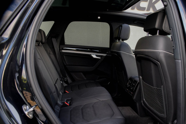 Volkswagen Touareg 3.0 TSI eHybrid 4MOTION / R-Line/ Head-Up Display/ Standkachel/ Luchtvering/ Panoramadak/ Trekhaak/ 250kW (381PK) Volkswagen Touareg 3.0 TSI eHybrid 4MOTION / R-Line/ Head-Up Display/ Standkachel/ Luchtvering/ Panoramadak/ Trekhaak/ 250kW (381PK)