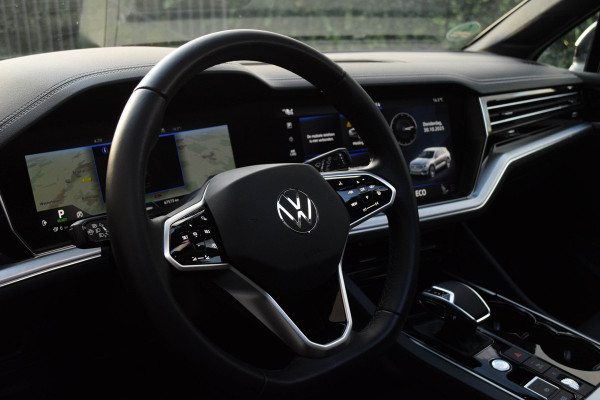 Volkswagen Touareg 3.0 TSI eHybrid 4MOTION / R-Line/ Head-Up Display/ Standkachel/ Luchtvering/ Panoramadak/ Trekhaak/ 250kW (381PK) Volkswagen Touareg 3.0 TSI eHybrid 4MOTION / R-Line/ Head-Up Display/ Standkachel/ Luchtvering/ Panoramadak/ Trekhaak/ 250kW (381PK)