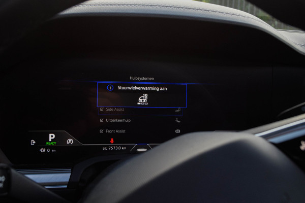 Volkswagen Touareg 3.0 TSI eHybrid 4MOTION / R-Line/ Head-Up Display/ Standkachel/ Luchtvering/ Panoramadak/ Trekhaak/ 250kW (381PK) Volkswagen Touareg 3.0 TSI eHybrid 4MOTION / R-Line/ Head-Up Display/ Standkachel/ Luchtvering/ Panoramadak/ Trekhaak/ 250kW (381PK)