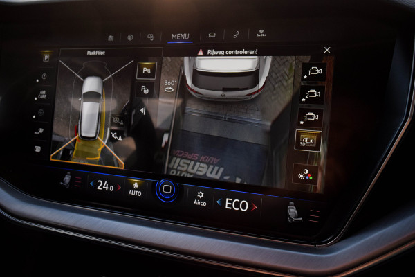 Volkswagen Touareg 3.0 TSI eHybrid 4MOTION / R-Line/ Head-Up Display/ Standkachel/ Luchtvering/ Panoramadak/ Trekhaak/ 250kW (381PK) Volkswagen Touareg 3.0 TSI eHybrid 4MOTION / R-Line/ Head-Up Display/ Standkachel/ Luchtvering/ Panoramadak/ Trekhaak/ 250kW (381PK)
