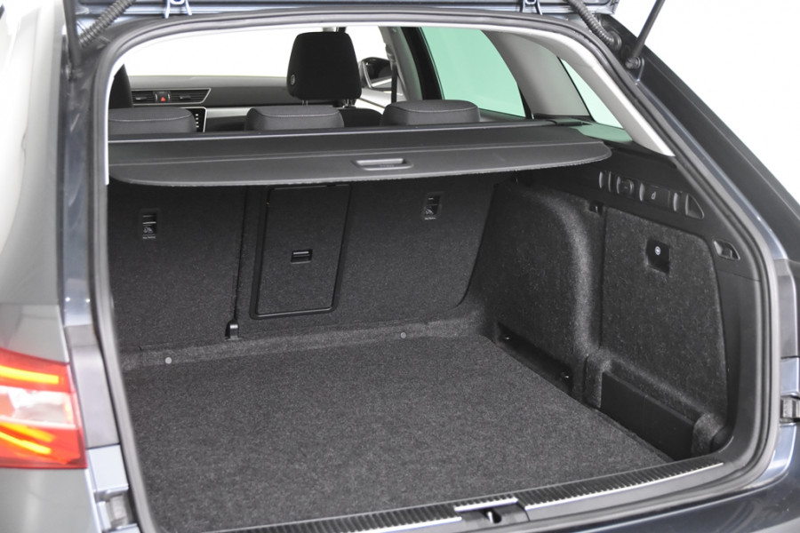 Škoda Superb Combi 1.5 TSI Combi DSG *Navigatie*Trekhaak*Stoelverwarming*