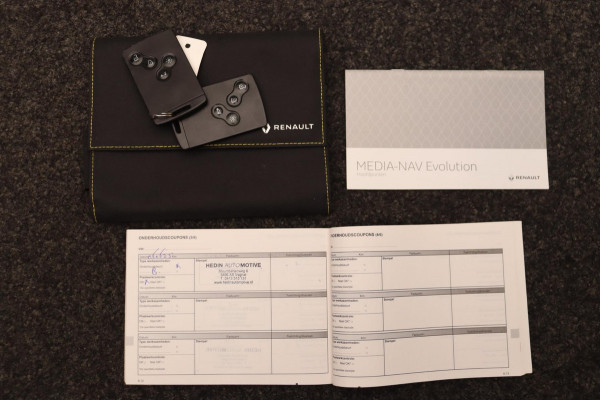 Renault Clio Estate 0.9 TCe Limited Trekhaak Navigatie Origineel NL Renault Clio Estate 0.9 TCe Limited Trekhaak Navigatie Origineel NL