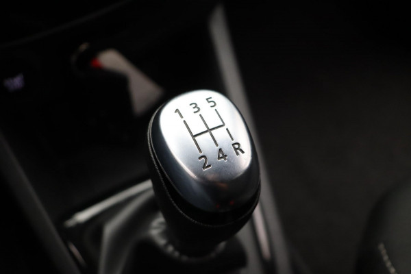 Renault Clio Estate 0.9 TCe Limited Trekhaak Navigatie Origineel NL Renault Clio Estate 0.9 TCe Limited Trekhaak Navigatie Origineel NL