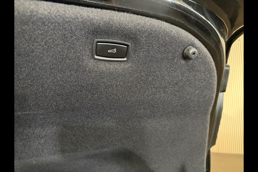 Porsche Taycan Performance 84 kWh 381 PK-WARMTEPOMP-ADAPTIEVE CRUISE-PASM-STOELVERWARMING Porsche Taycan Performance 84 kWh 381 PK-WARMTEPOMP-ADAPTIEVE CRUISE-PASM-STOELVERWARMING