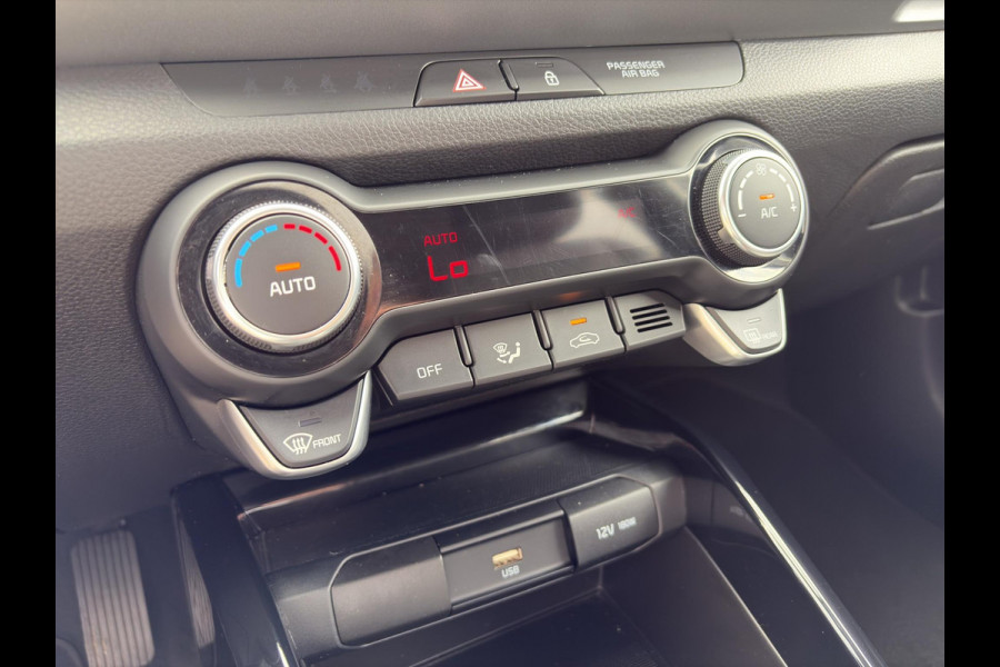 Kia Stonic 1.0 T-GDi MHEV DynamicPlusLine | LED | Navi | Climate Control | Camera | Android Auto/Apple Carplay | Stoel- en Stuurverwarming | Kia Stonic 1.0 T-GDi MHEV DynamicPlusLine | LED | Navi | Climate Control | Camera | Android Auto/Apple Carplay | Stoel- en Stuurverwarming |