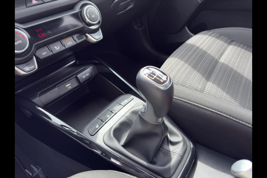 Kia Stonic 1.0 T-GDi MHEV DynamicPlusLine | LED | Navi | Climate Control | Camera | Android Auto/Apple Carplay | Stoel- en Stuurverwarming | Kia Stonic 1.0 T-GDi MHEV DynamicPlusLine | LED | Navi | Climate Control | Camera | Android Auto/Apple Carplay | Stoel- en Stuurverwarming |
