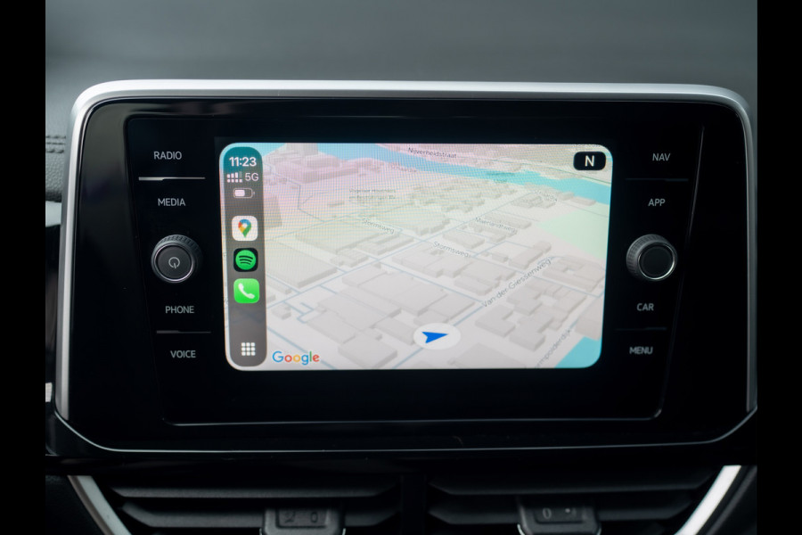 Volkswagen T-Roc 1.5 TSI R-Line Business+ | Keyless | Elk. A-klep | Camera | IQ Light | Side Assist | Prijs Rijklaar!!