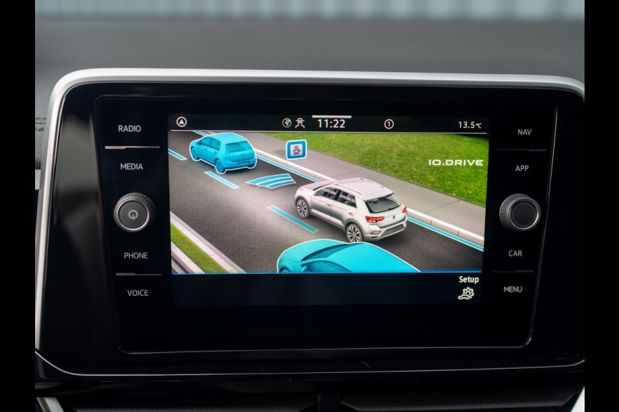 Volkswagen T-Roc 1.5 TSI R-Line Business+ | Keyless | Elk. A-klep | Camera | IQ Light | Side Assist | Prijs Rijklaar!!