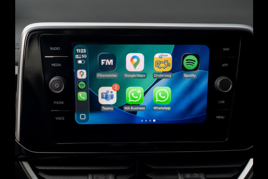 Volkswagen T-Roc 1.5 TSI R-Line Business+ | Keyless | Elk. A-klep | Camera | IQ Light | Side Assist | Prijs Rijklaar!!