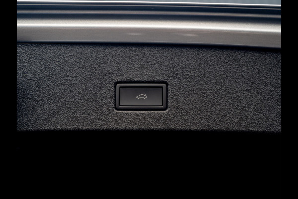 Volkswagen T-Roc 1.5 TSI R-Line Business+ | Keyless | Elk. A-klep | Camera | IQ Light | Side Assist | Prijs Rijklaar!!