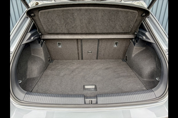 Volkswagen T-Roc 1.5 TSI R-Line Business+ | Keyless | Elk. A-klep | Camera | IQ Light | Side Assist | Prijs Rijklaar!!