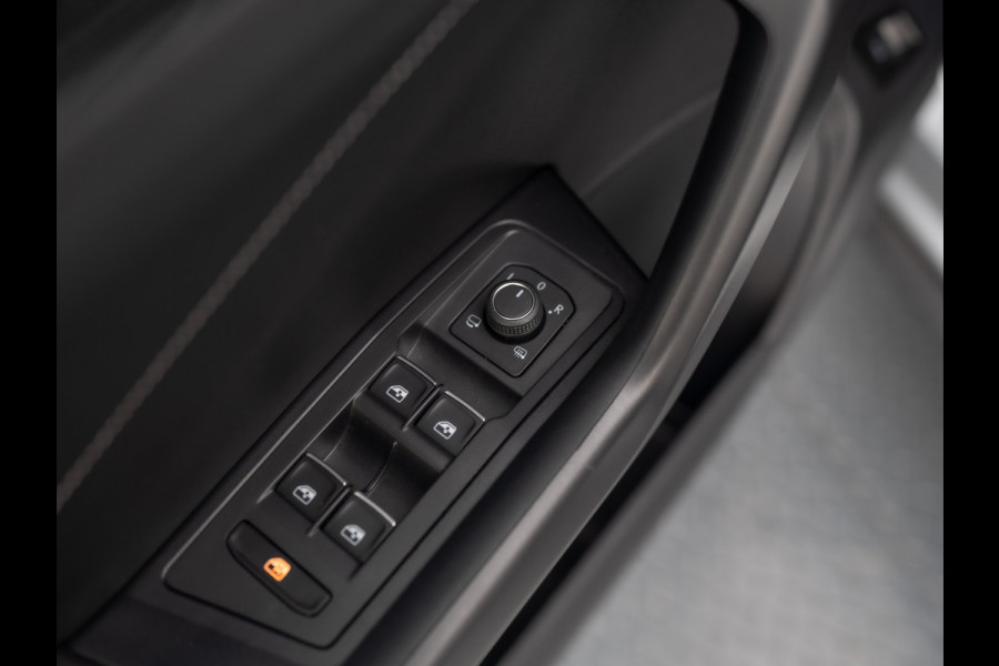 Volkswagen T-Roc 1.5 TSI R-Line Business+ | Keyless | Elk. A-klep | Camera | IQ Light | Side Assist | Prijs Rijklaar!!