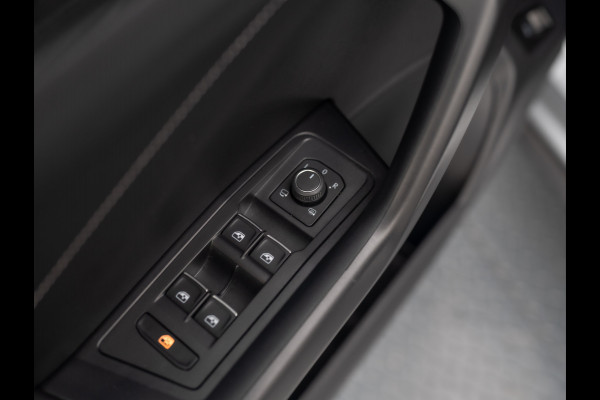 Volkswagen T-Roc 1.5 TSI R-Line Business+ | Keyless | Elk. A-klep | Camera | IQ Light | Side Assist | Prijs Rijklaar!!