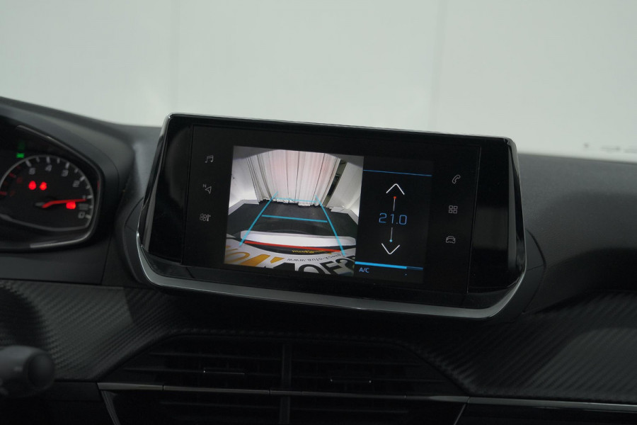 Peugeot 2008 PureTech 130 EAT8 Allure | Camera | Navigatie | Parkeersensoren Peugeot 2008 PureTech 130 EAT8 Allure | Camera | Navigatie | Parkeersensoren