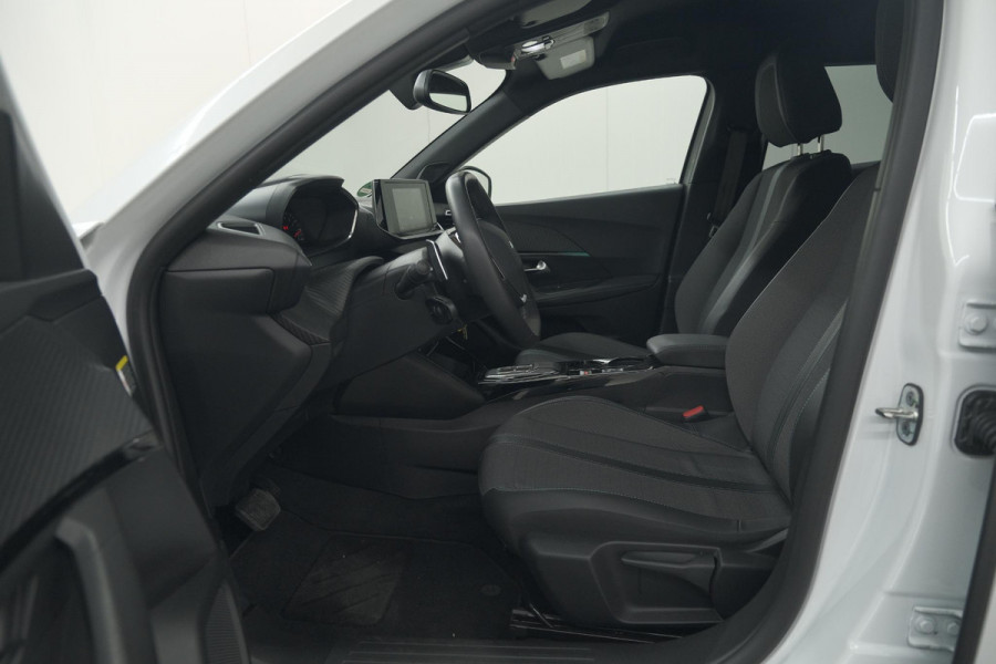 Peugeot 2008 PureTech 130 EAT8 Allure | Camera | Navigatie | Parkeersensoren Peugeot 2008 PureTech 130 EAT8 Allure | Camera | Navigatie | Parkeersensoren