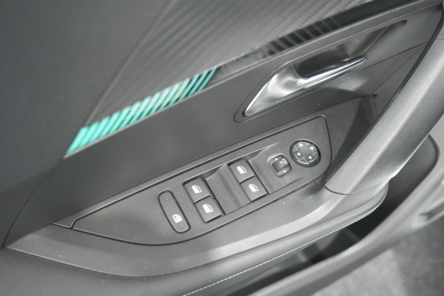 Peugeot 2008 PureTech 130 EAT8 Allure | Camera | Navigatie | Parkeersensoren Peugeot 2008 PureTech 130 EAT8 Allure | Camera | Navigatie | Parkeersensoren