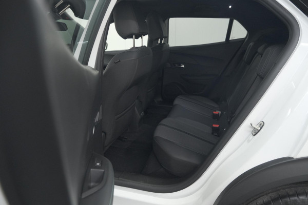 Peugeot 2008 PureTech 130 EAT8 Allure | Camera | Navigatie | Parkeersensoren Peugeot 2008 PureTech 130 EAT8 Allure | Camera | Navigatie | Parkeersensoren