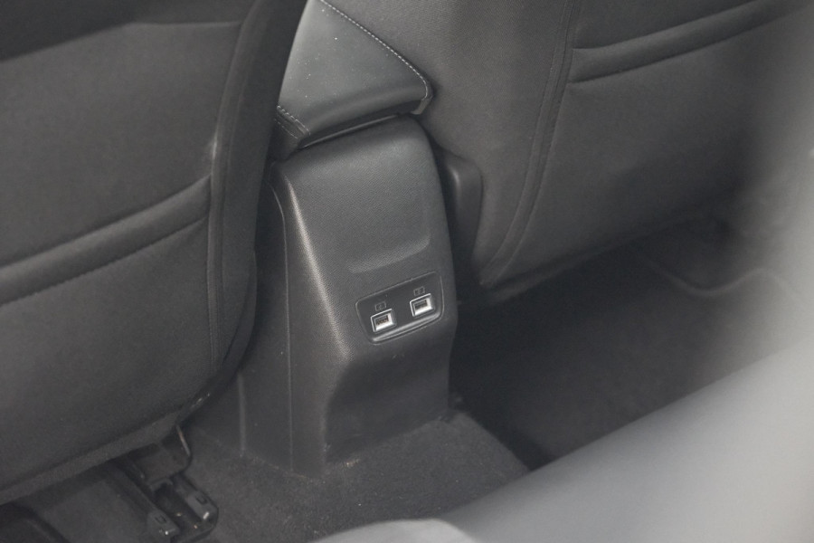 Peugeot 2008 PureTech 130 EAT8 Allure | Camera | Navigatie | Parkeersensoren Peugeot 2008 PureTech 130 EAT8 Allure | Camera | Navigatie | Parkeersensoren