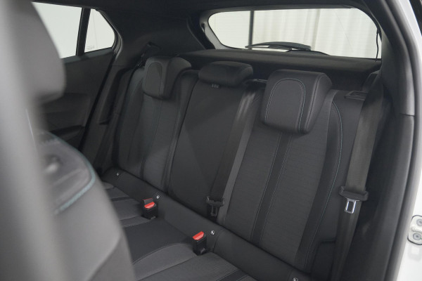 Peugeot 2008 PureTech 130 EAT8 Allure | Camera | Navigatie | Parkeersensoren Peugeot 2008 PureTech 130 EAT8 Allure | Camera | Navigatie | Parkeersensoren