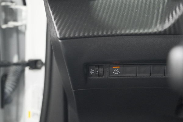 Peugeot 2008 PureTech 130 EAT8 Allure | Camera | Navigatie | Parkeersensoren Peugeot 2008 PureTech 130 EAT8 Allure | Camera | Navigatie | Parkeersensoren