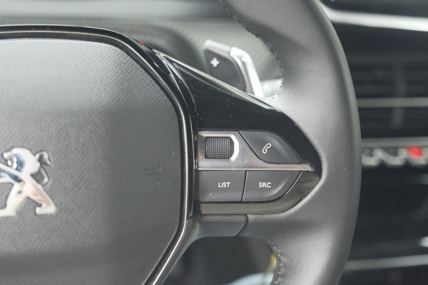 Peugeot 2008 PureTech 130 EAT8 Allure | Camera | Navigatie | Parkeersensoren Peugeot 2008 PureTech 130 EAT8 Allure | Camera | Navigatie | Parkeersensoren